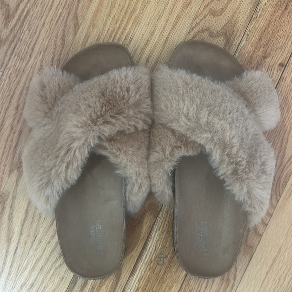Urban Outfitters fuzzy slipper/sandal